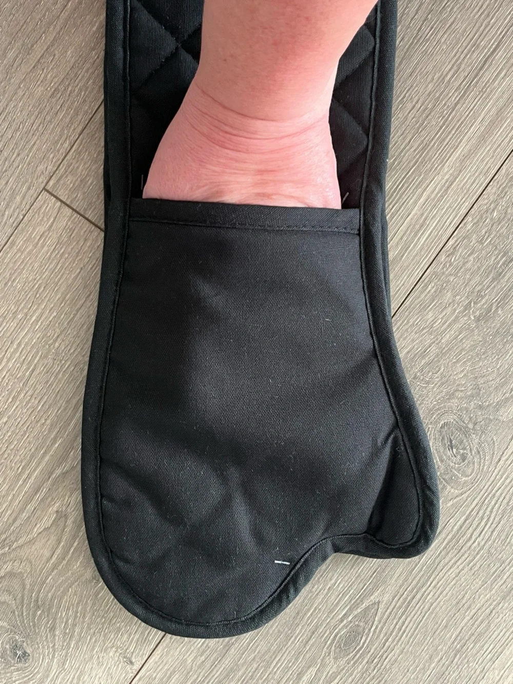 NWOT Anthropologie & Crate & Barrel Bundle Set of 2 Black Oven Mitts & Apron